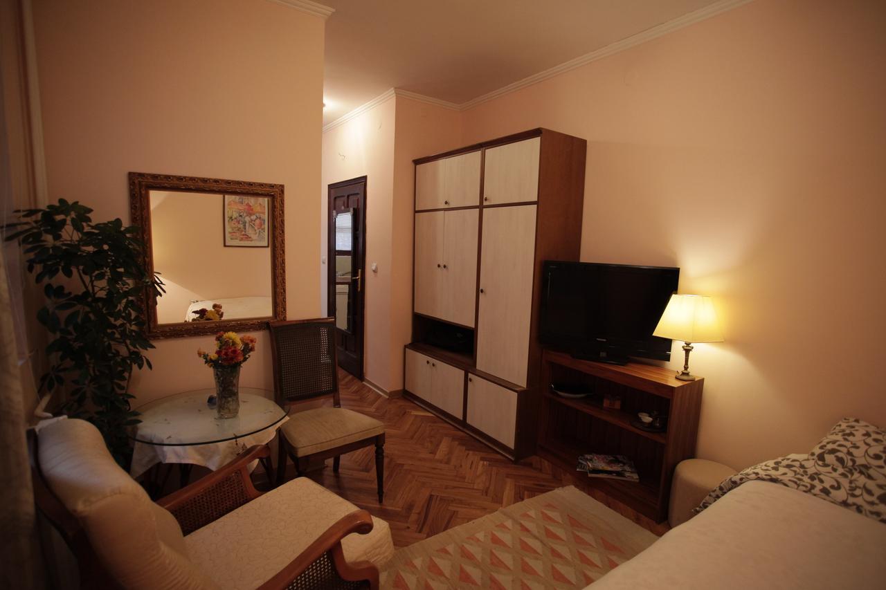 Studio Hram Belgrado Buitenkant foto