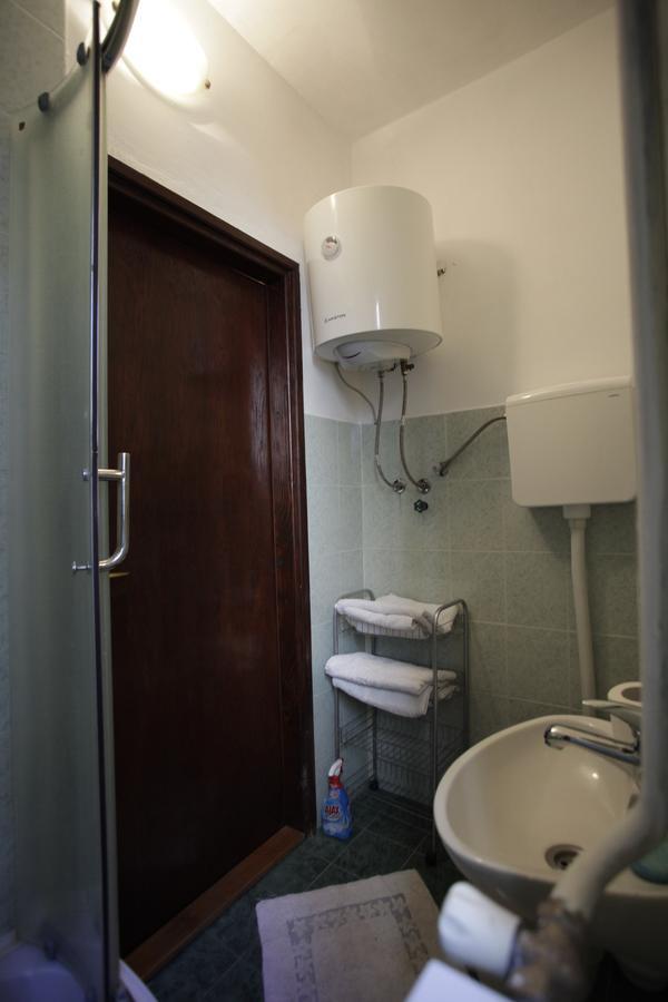 Studio Hram Belgrado Buitenkant foto
