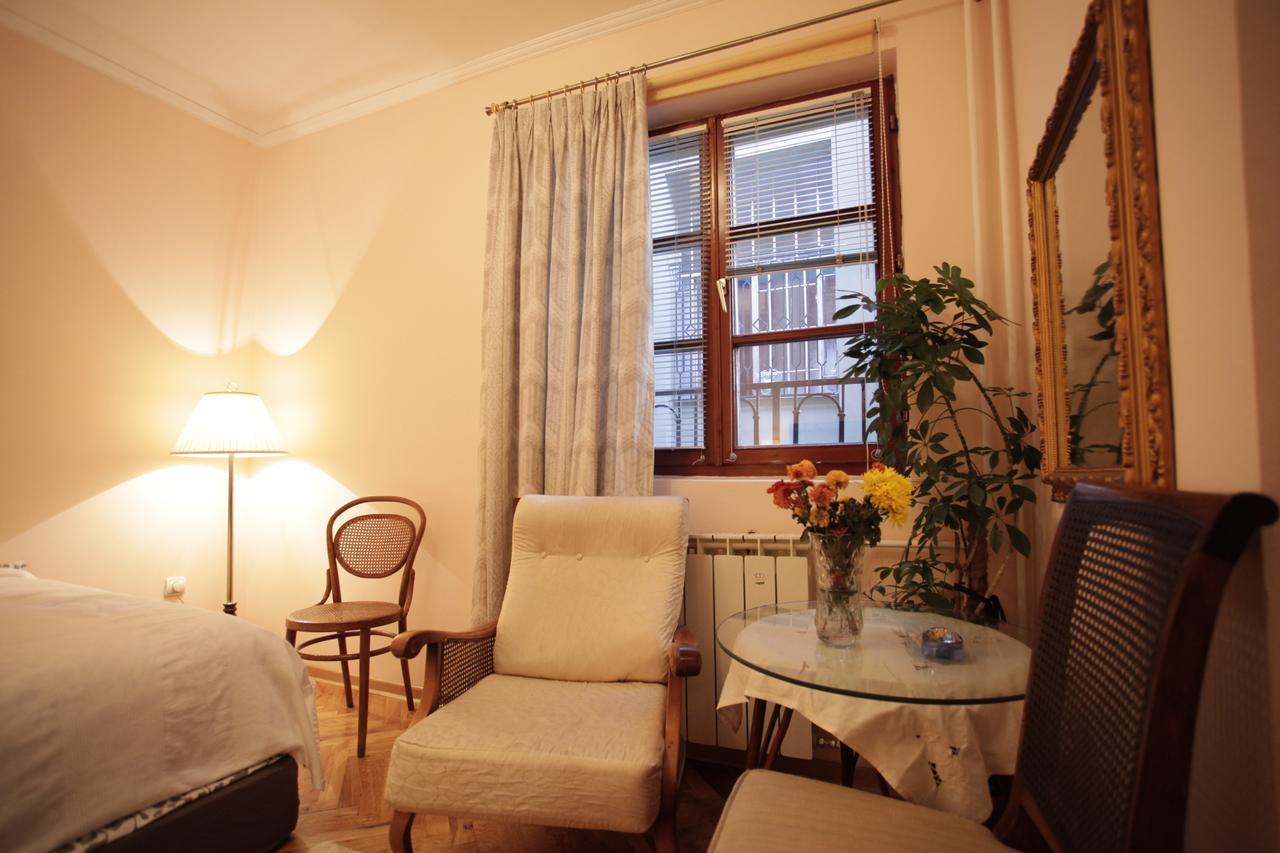 Studio Hram Belgrado Buitenkant foto