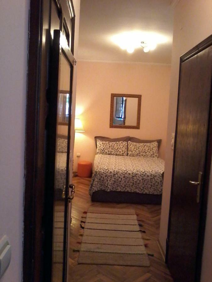 Studio Hram Belgrado Buitenkant foto